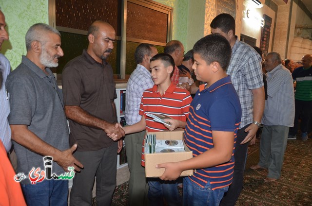    فيديو: كفرقاسم تودع حُجاجها  بحضور رئيس البلدية المحامي عادل بدير وطلاب ابن رشد يقدمون الهدايا للحجاج